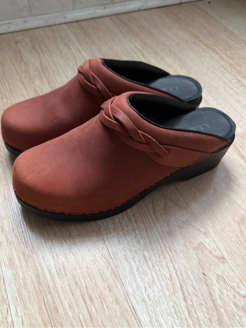LL Bean Womens Braided Brown Red Leather Mules Clogs Slip-On Size 39/8.5